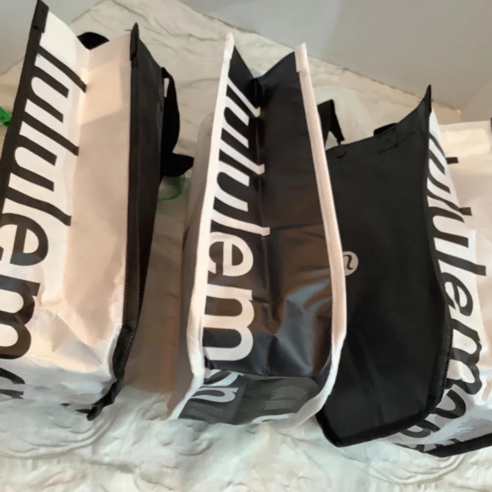 EUC‎ LuLulemon bags , black white